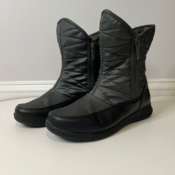 Totes Waterproof Insulated Quilted Black Grey Zip Up Boot, Size 7 - Picture 1 of 7